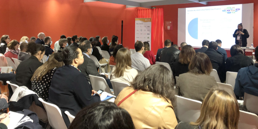 Conférence ERDIL au salon Stratégie Clients 2022 Conférence ERDIL au salon Stratégie Clients 2022 (Photo public et intervenante)